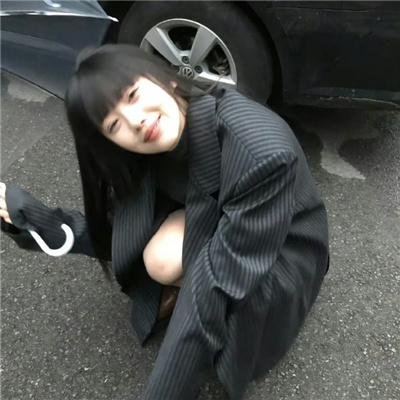 迎风而立的狮子